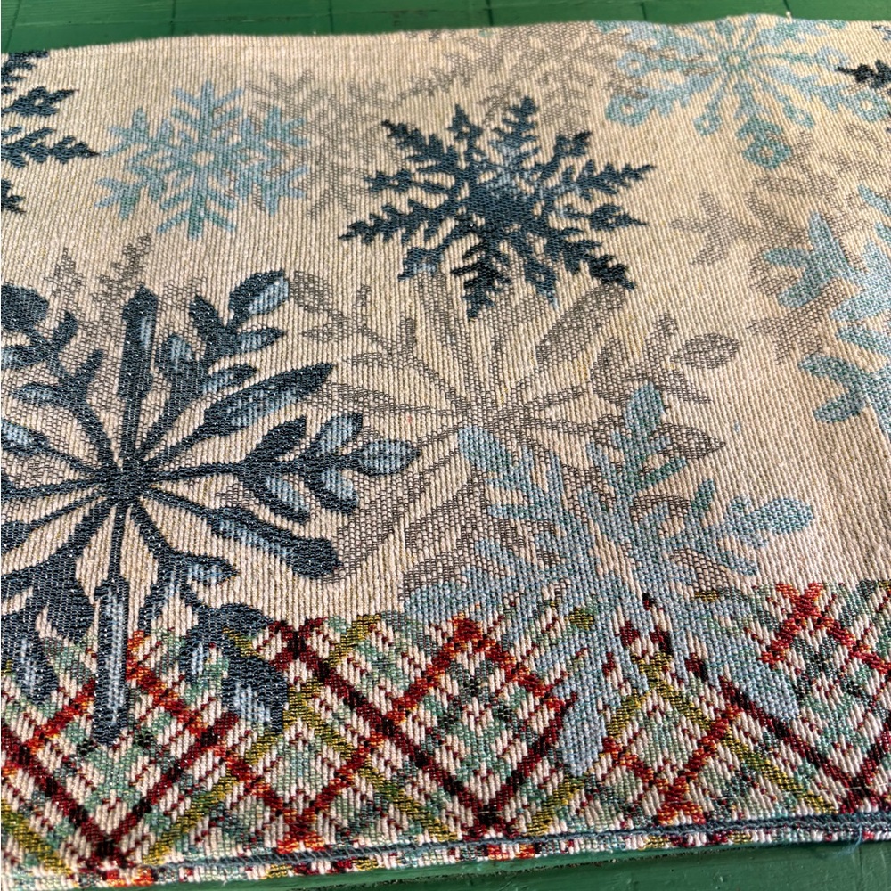 Snowflake Pattern Table Runner - Picture 3 of 13